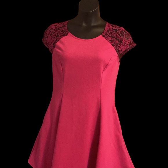 💜💜 JUSTFAB Ladies Pink Dress with Lace Sleeves Size L - Picture 1 of 10